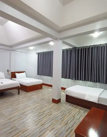 ริมรั้ว  ห้องใหญ่ 1