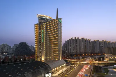 Holiday Inn Shanghai Jing’an Hotels in Shanghai