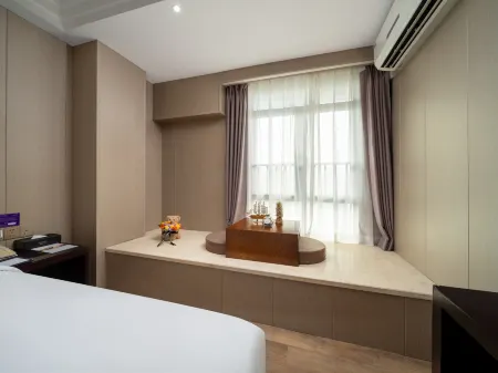 AQUEEN HOTEL