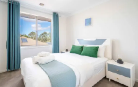 Spacious 4B House in PointCook 庫克點酒店