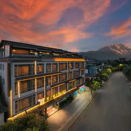 Lijiang ancient city Zangyuan snow mountain view hotel (big water wheel shop)