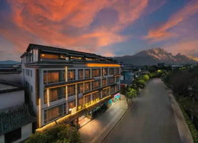 Lijiang ancient city Zangyuan snow mountain view hotel (big water wheel shop) Hotels near Longshen Temple