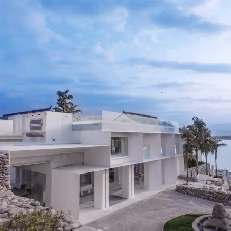 THE SUN AND SEA HOTEL