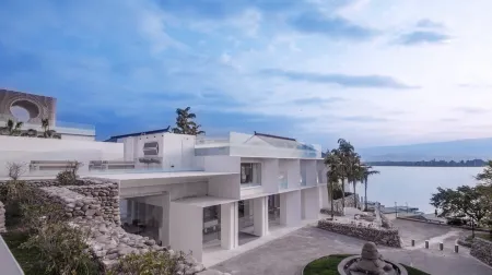 THE SUN AND SEA HOTEL