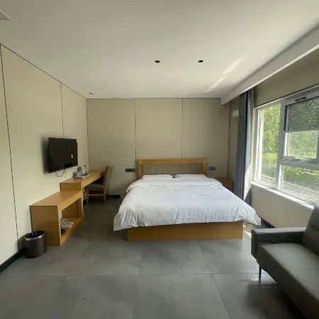 Jianggushan Business Hotel