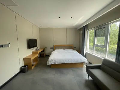 Jianggushan Business Hotel