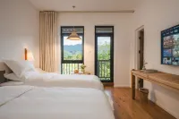 千山茶渡民宿 鄰近陝西漢中G5京昆高速服務區房車營地（趣滙友自駕遊停車點）的酒店