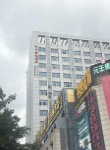 雲灣影視飯店（龍巖動車站店）