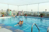 Vesta Maurya Palace - Pools