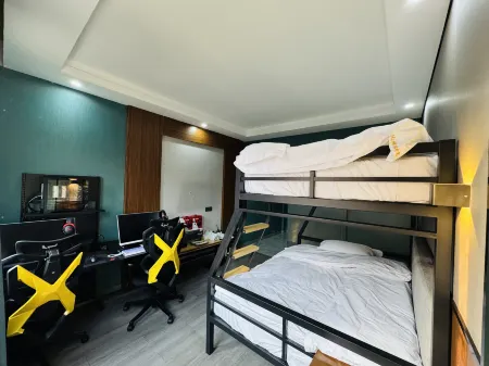 HZ Funeng Homestay Отели рядом с достопримечательностью «Zhu De Commander in Chief Mrs. Xiao Jufang Former Residence»