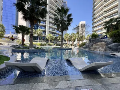 Grapeful Stay - Luxury Hostel Paramount Tower Business Bay
