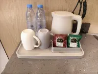 Lechao Hotel (Shanghai People's Square Changzheng Hospital)