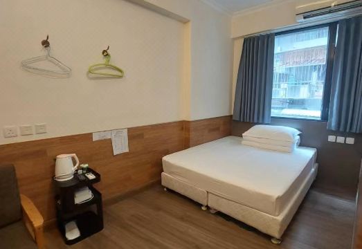 PENSÃO CARMEN 근처의 야시장 풍경