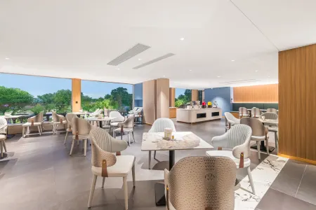 Yueyang Days Select Wyndham Hotel (Yueyang Tower Pedestrian Street) Отели рядом с достопримечательностью «Bianhe Street»