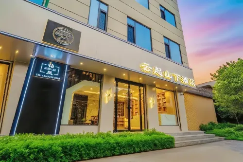 Yunqi Shanxia Hotel (Huashan North Station Huayue Avenue)