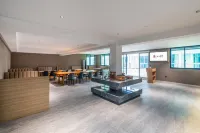 Cloud Four Seasons Hotel (Ningchuncheng Branch, Beihai High speed Railway Station)