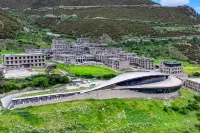 Yading Lanyond Hotel - Mountain view