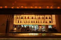 Yuran Riverside Designer Art Hotel - bar