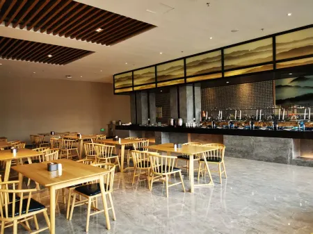 Dalian Dawai International Cultural Exchange Center Отели рядом с достопримечательностью «Dalian University of Foreign Languages (Lvshun South Road)»