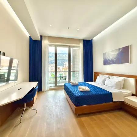Condo Studio Plaza