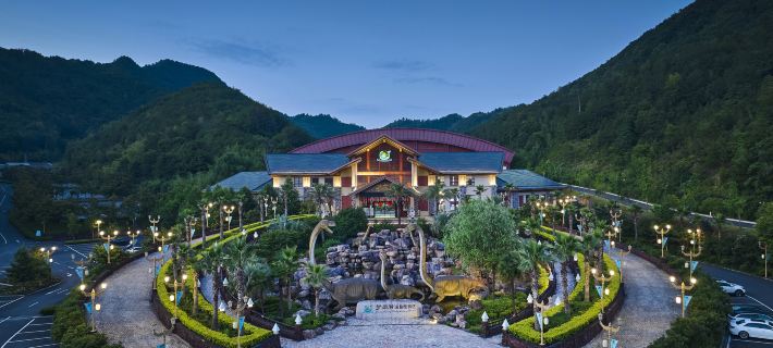 Hengdian World Studios Mengquangu Hot Spring Resort Hotel Hotel di Dongyang