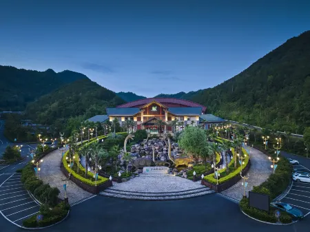 Hengdian World Studios Mengquangu Hot Spring Resort Hotel Отели рядом с достопримечательностью «New Yuanming Garden (Spring Garden)»
