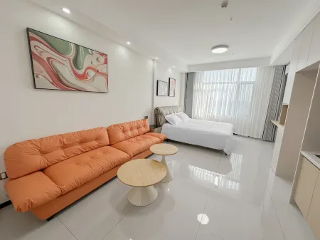 Yulong Yun She YOSO Homestay Отели рядом с достопримечательностью «Lizhou Maoyuan Shopping Mall»