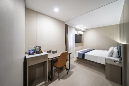 Rujia Aifeel Hotel Отели рядом с достопримечательностью «Huanggang Science & Technology Institute»