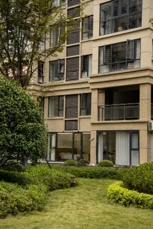 Bainianli Jingjing Homestay (Cun Chao Football Field) Отели рядом с достопримечательностью «Zaidang Dongzhai»