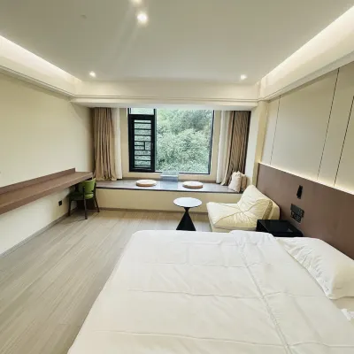 E Fang Homestay (Chizhou High-Speed Railway Station) Hotels near The Qishan Pingtian Lake Scenic Area