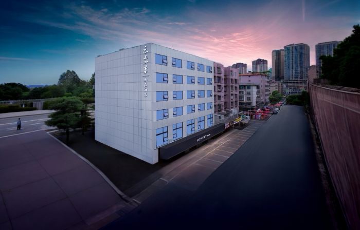 Yunshang Siji Shangpin Hotel (Liupanshui Wanda Plaza High-speed Railway Station Branch)