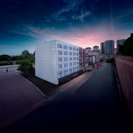 Yunshang Siji Shangpin Hotel (Liupanshui Wanda Plaza High-speed Railway Station Branch)