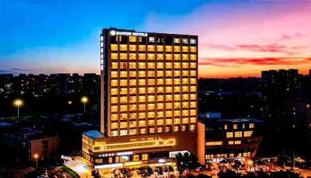 Suiton Plus by Paxton Chengdu Отели рядом с достопримечательностью «Chengfei Campus， Chengdu University of Technology»