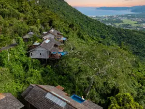 ยาหลง เบย์ เอิรธลี พาราไดซ์ เบิร์ดเนสต์ รีสอร์ต