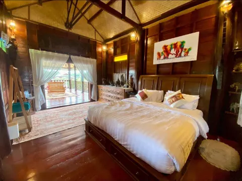 ห้องเตียงใหญ่ พักวิวสระว่ายน้ำ