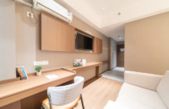 宜朵·觀山澗酒店（金城江白馬步行街店）