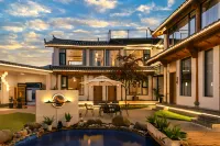 Clouds at the Southern End · Tea Culture | Sunlight on the Golden Mountain | 360° Scenic Courtyard