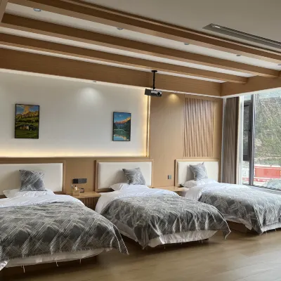 Upper Tekking Route Starting Point Family House Hotel berhampiran Shangri-La Tiger Leaping Gorge