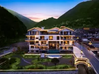 Dingshang Xianju | A Modern Wabi-Sabi-Inspired Guesthouse Hotel a Contea di Li