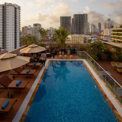 Amana Hotel Phnom Penh 工廠直營店附近的飯店