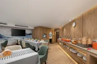 HEBE Xiyin Hotel (Loudi South Station New Municipal Government)