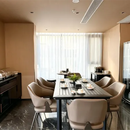 Yihai Meishu Hotel (Meilan International Airport T1 Terminal T2 Terminal)