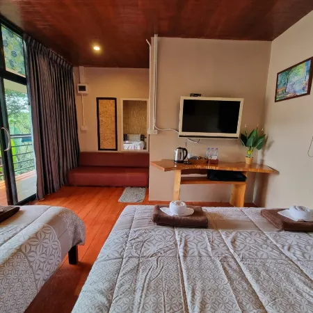 Baanhatsompaen homestay
