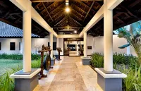 Grand Whiz Hotel Trawas Mojokerto - parking
