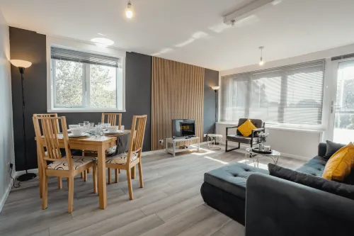 Free Parking Spacious 2BR Sleeps 5 - Families & Contractors - Condos