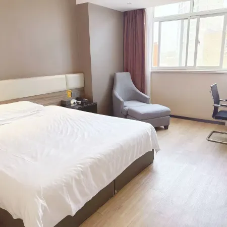 IU Hotel (Sanmenxia Lushi Coach Station Store)