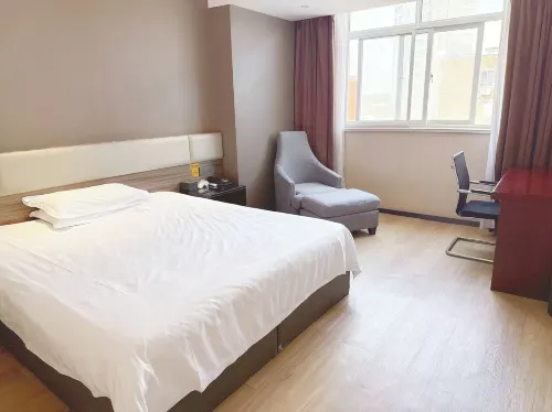 IU Hotel (Sanmenxia Lushi Coach Station Store) - 2-Star