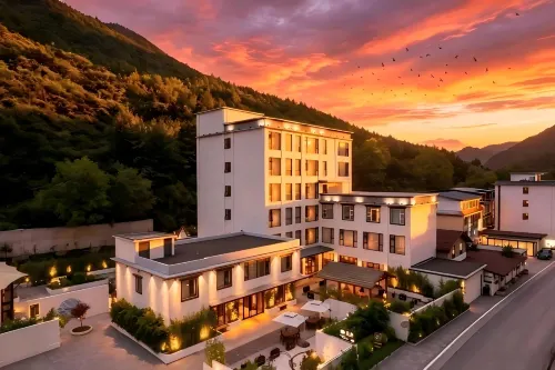 Kangding Tingshan Hot Spring Homestay - โรแมนติก