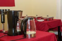 Elikai Hostels - breakfast