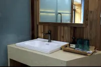 Lvshi Lakeview Wild Luxury Homestay - 2-Star